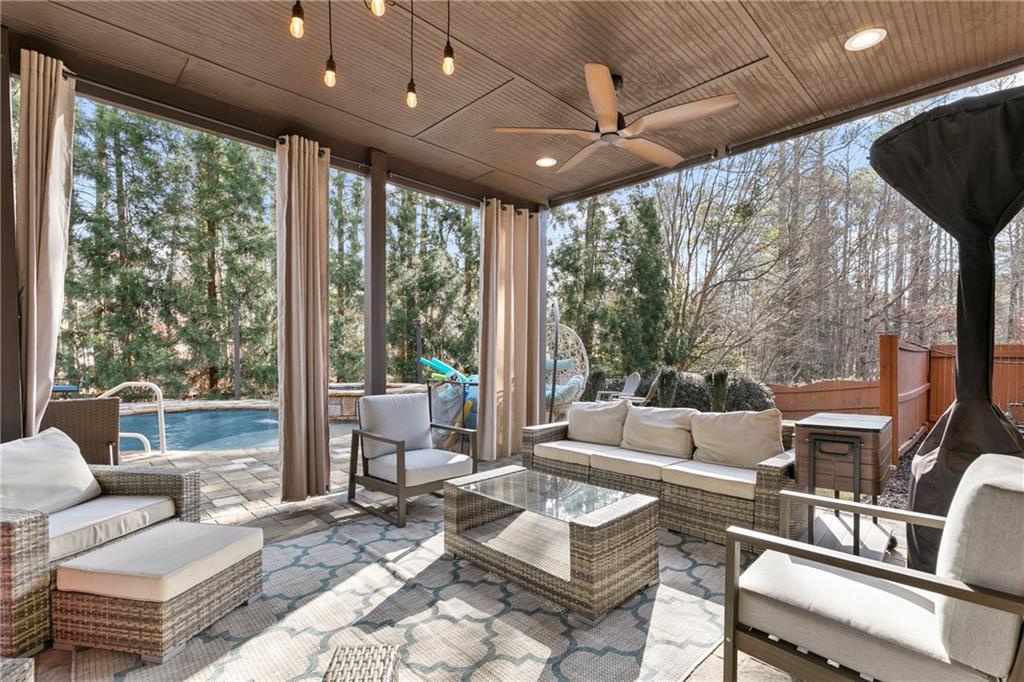 530 Oakleaf Way