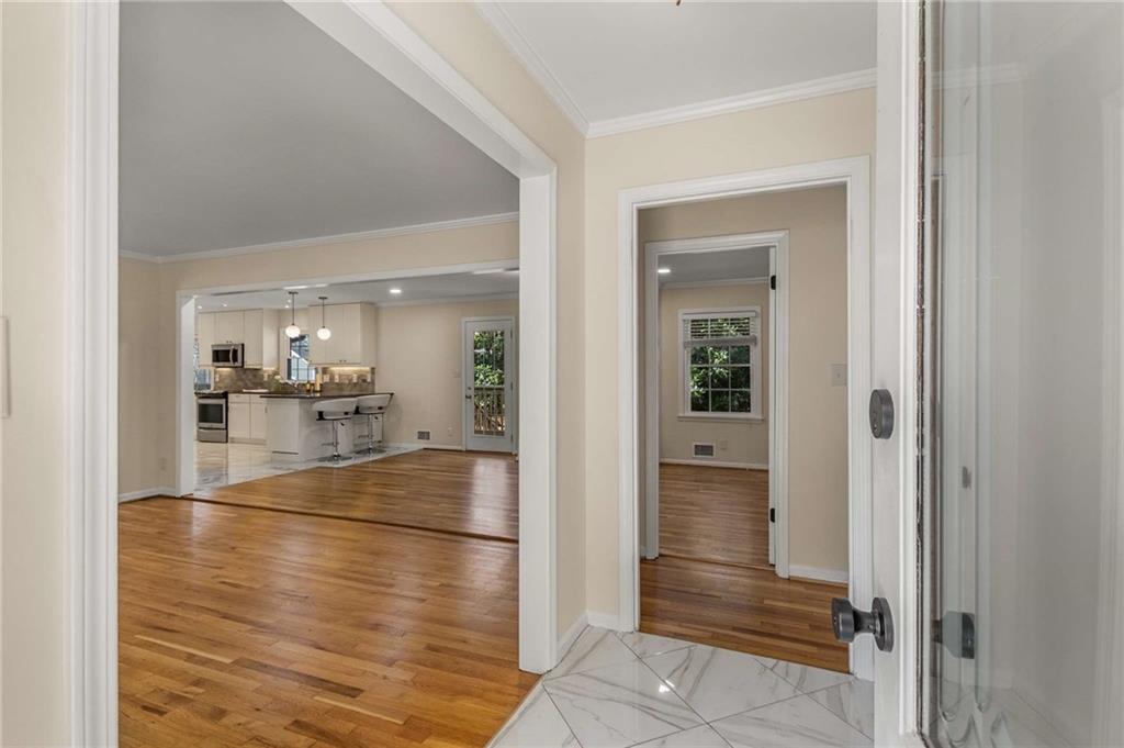 2542 MACLAREN Circle