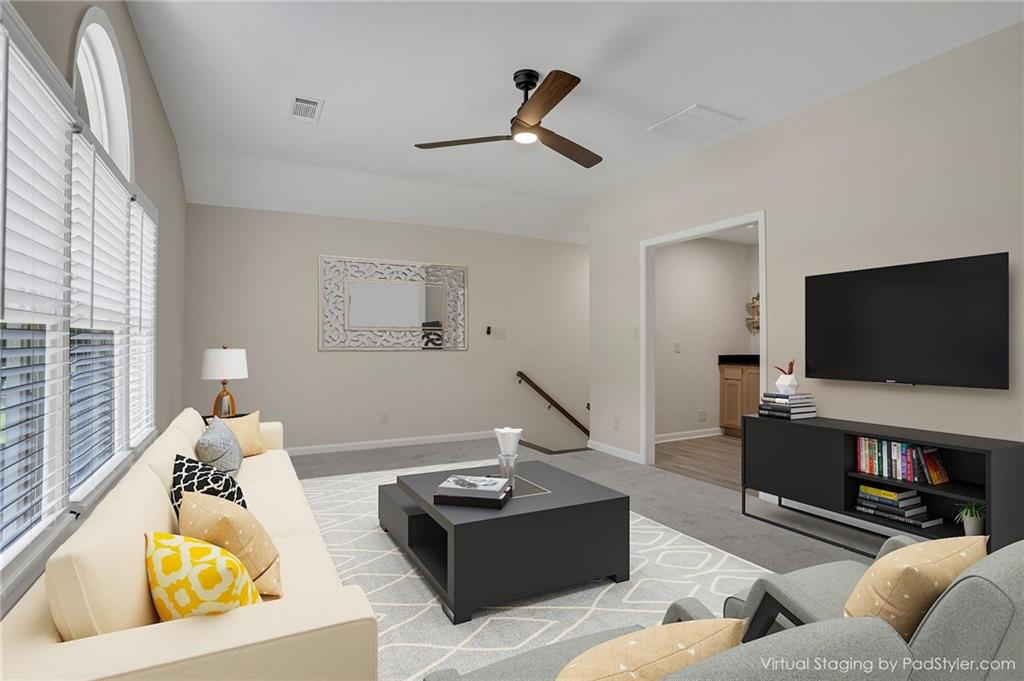 2542 MACLAREN Circle