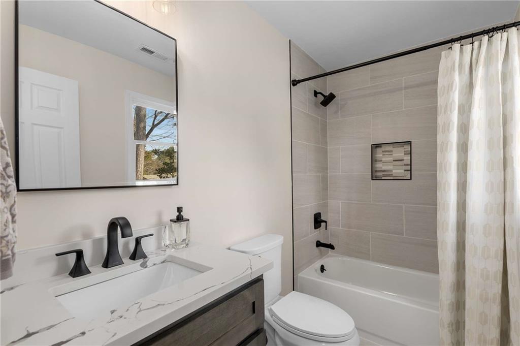 2542 MACLAREN Circle