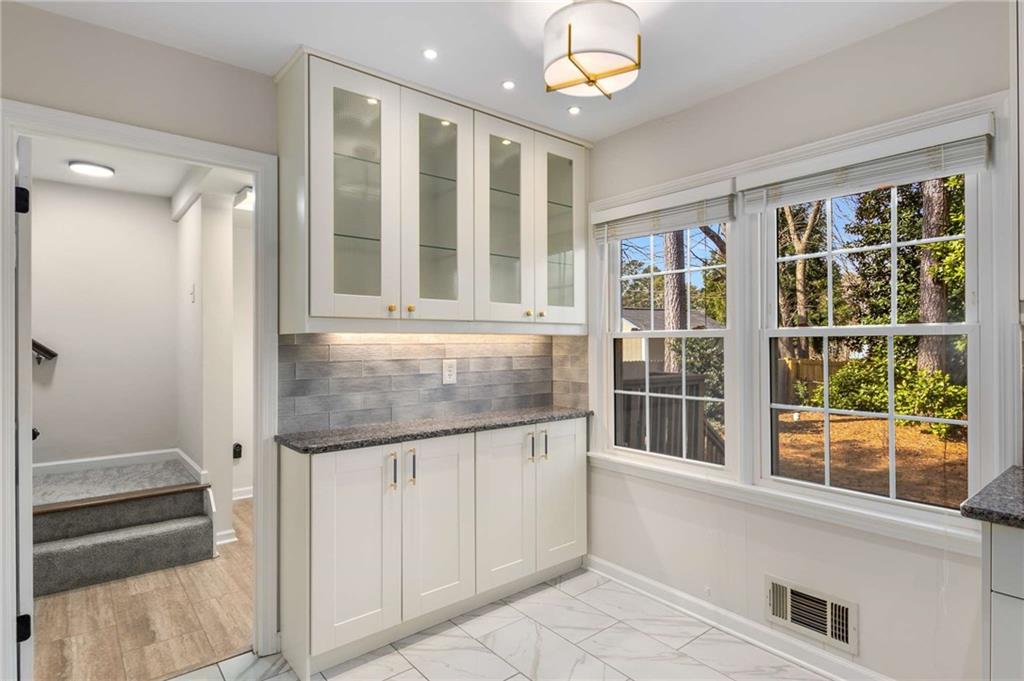 2542 MACLAREN Circle