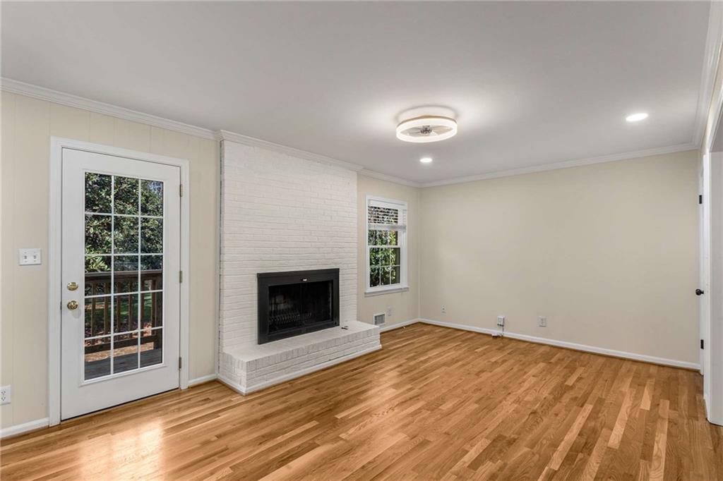 2542 MACLAREN Circle