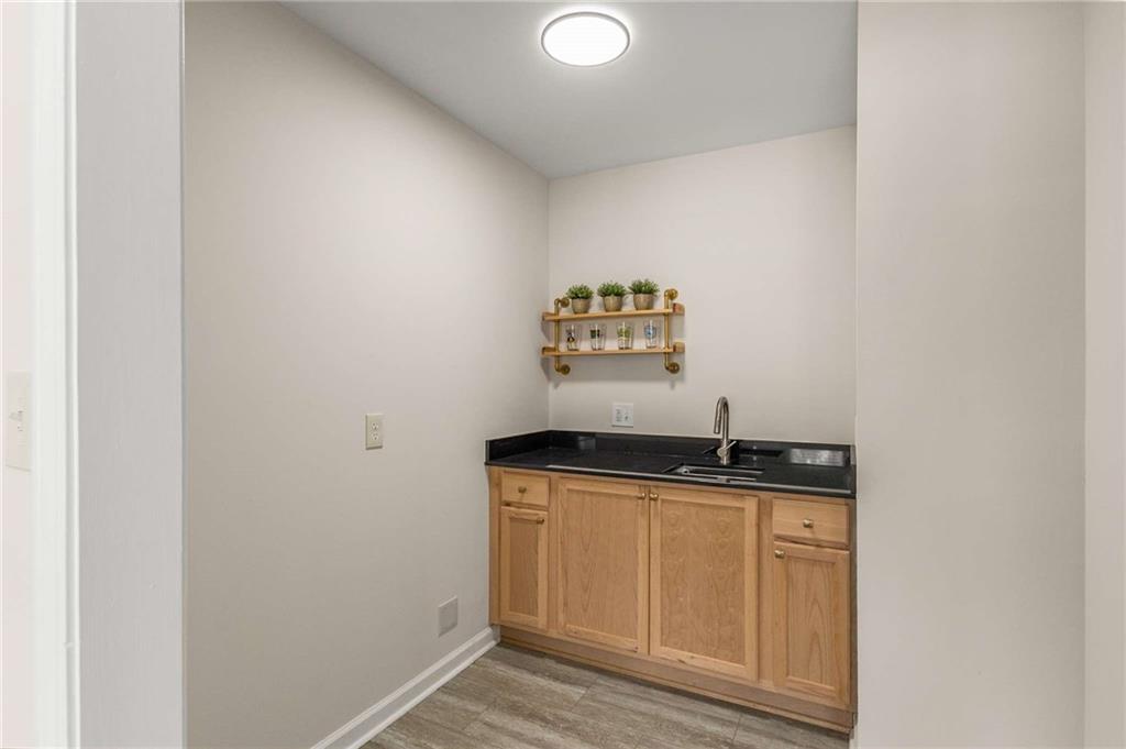 2542 MACLAREN Circle