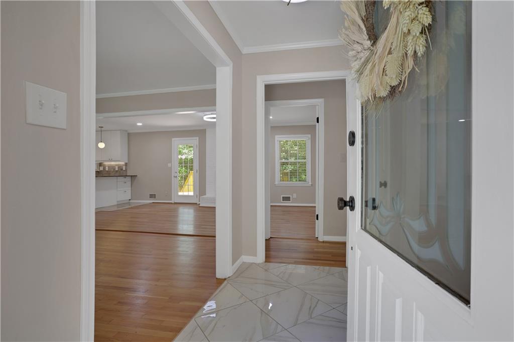 2542 MACLAREN Circle