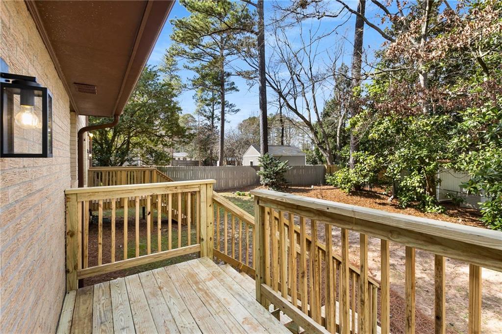 2542 MACLAREN Circle
