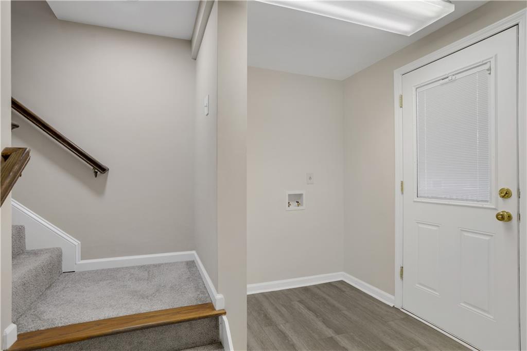 2542 MACLAREN Circle
