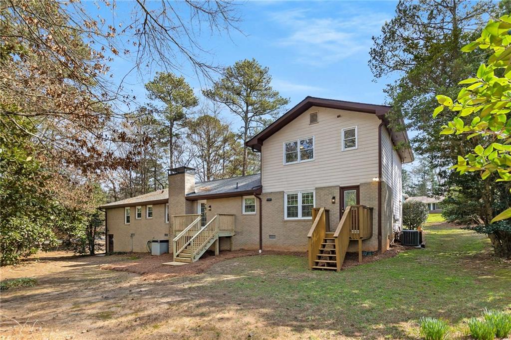 2542 MACLAREN Circle