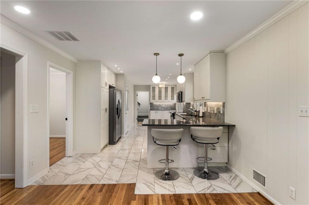 2542 MACLAREN Circle