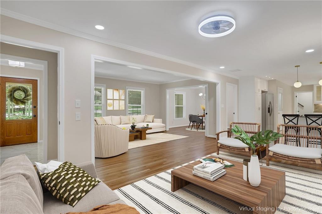 2542 MACLAREN Circle