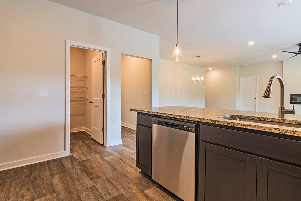 1598 Sungrown Way
