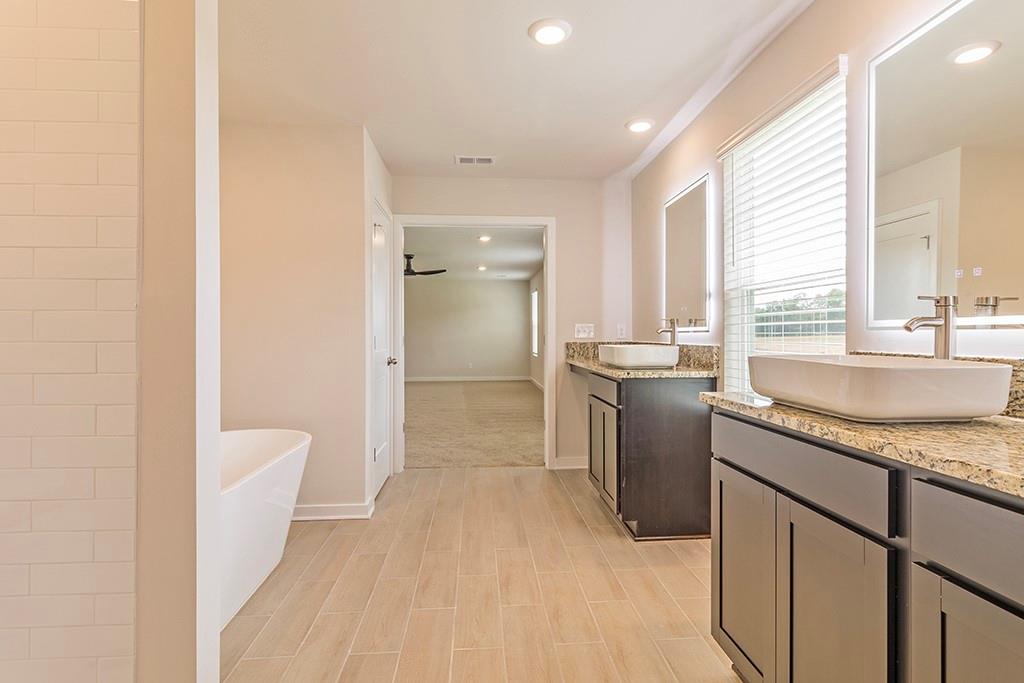 1598 Sungrown Way