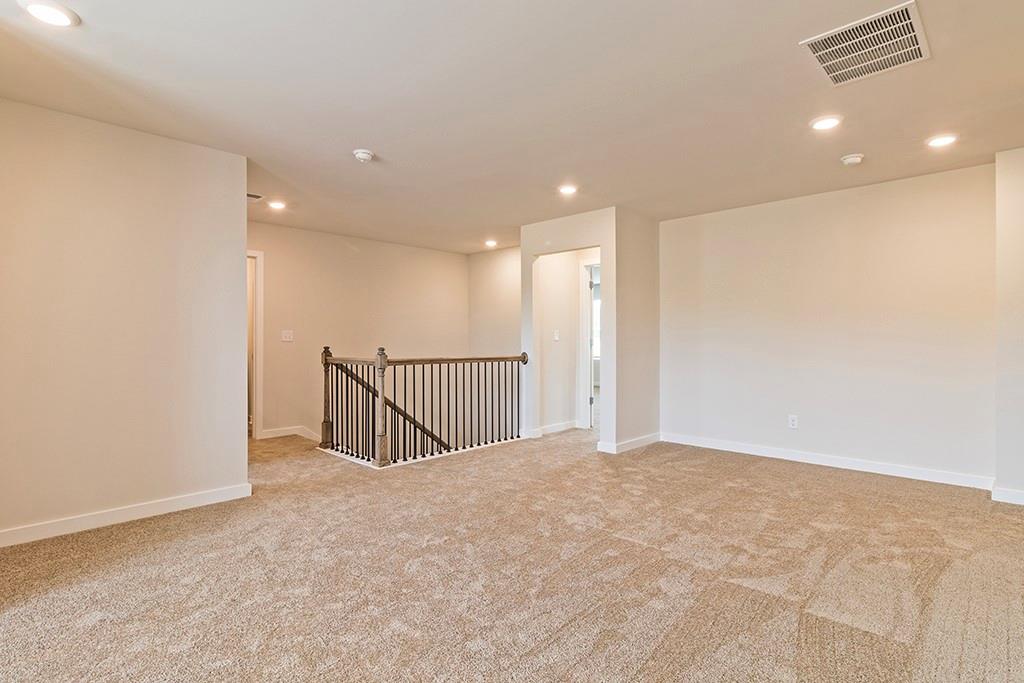 1598 Sungrown Way