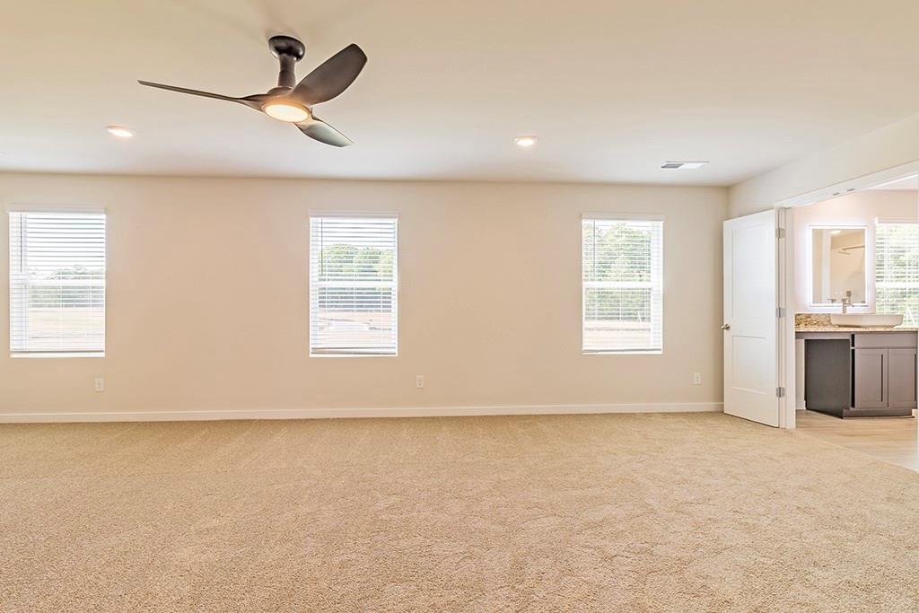 1598 Sungrown Way