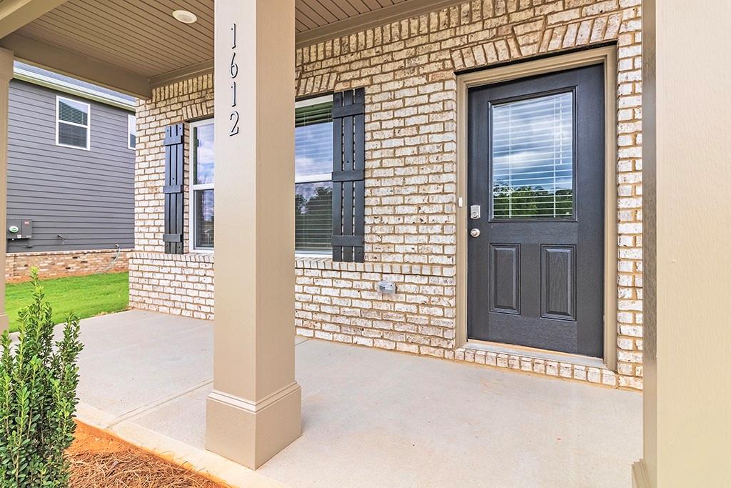 1598 Sungrown Way