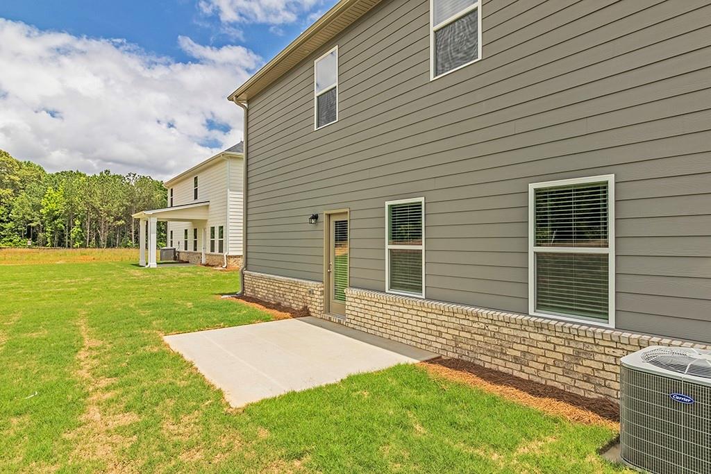 1598 Sungrown Way