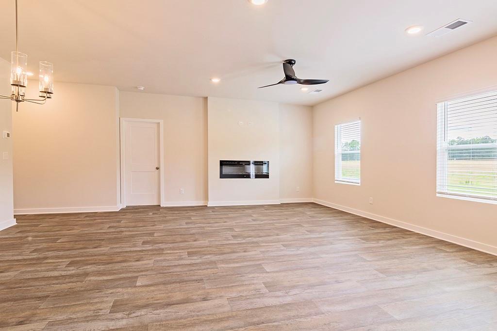 1598 Sungrown Way