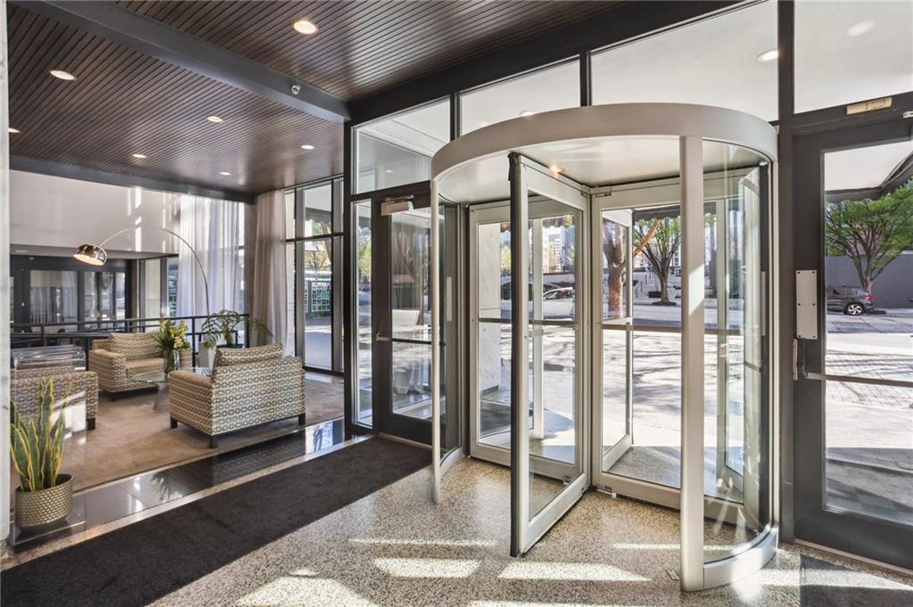 620 Peachtree Street NE Unit 1806