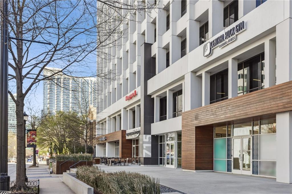 620 Peachtree Street NE Unit 1806