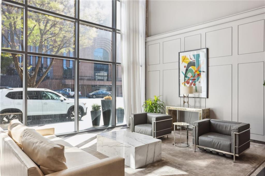 620 Peachtree Street NE Unit 1806