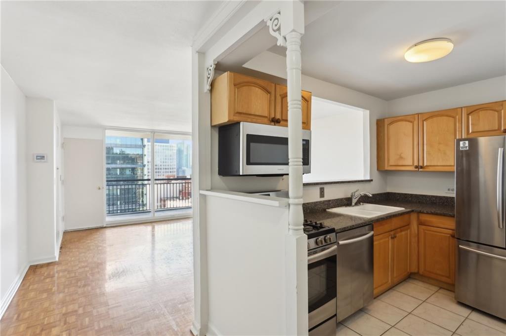 620 Peachtree Street NE Unit 1806