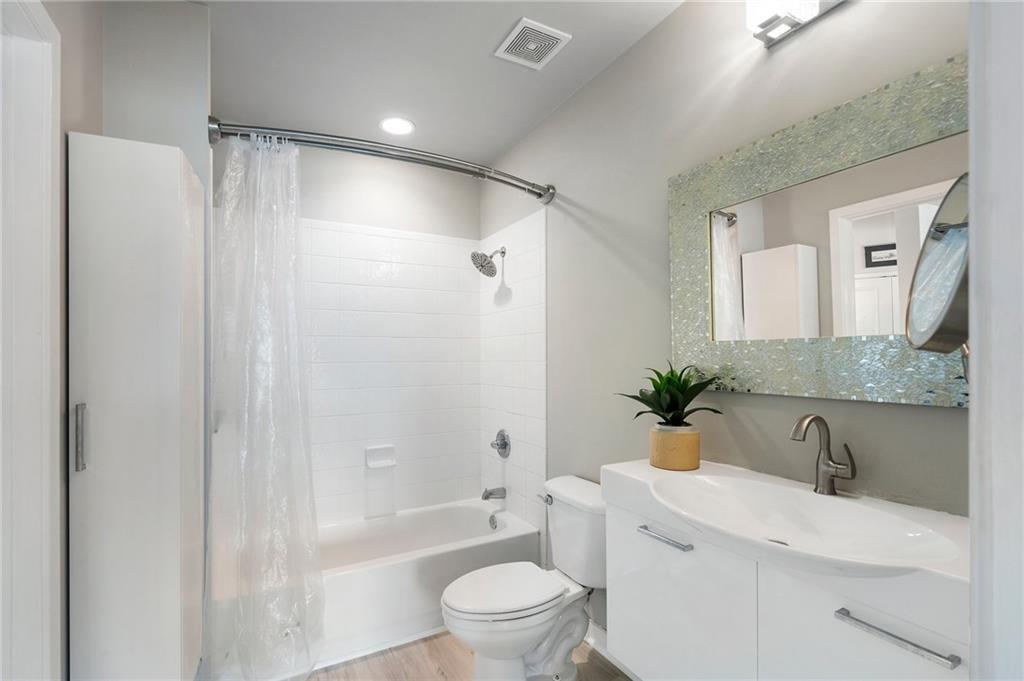923 Peachtree Street NE Unit 930