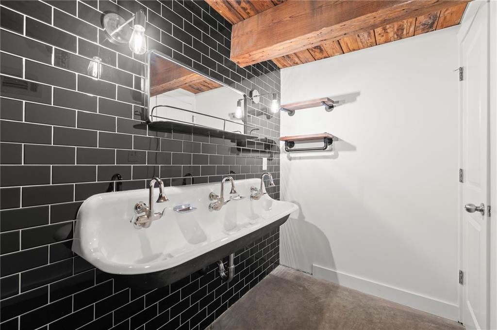 644 Wells Street SW Unit 8