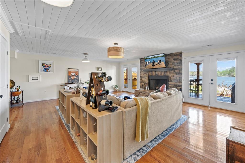 334 Lakeshore Drive