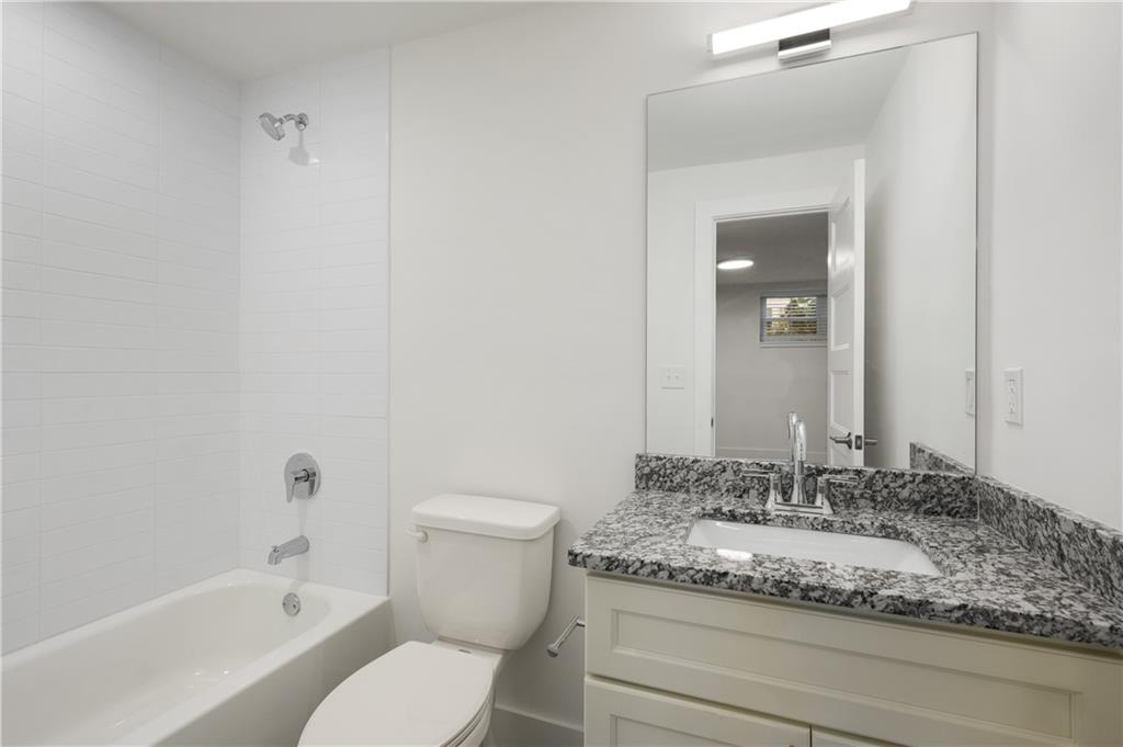 880 Saint Charles Avenue NE Unit 10