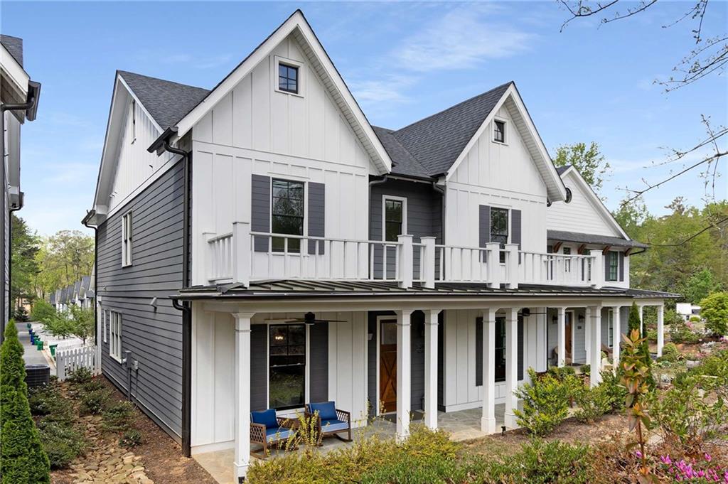 1911 Commons Circle