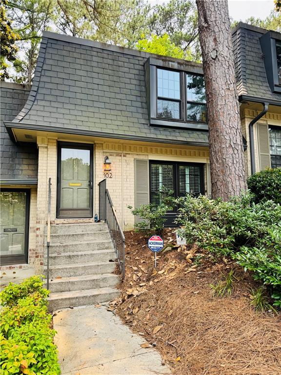 102 Adrian Place NW