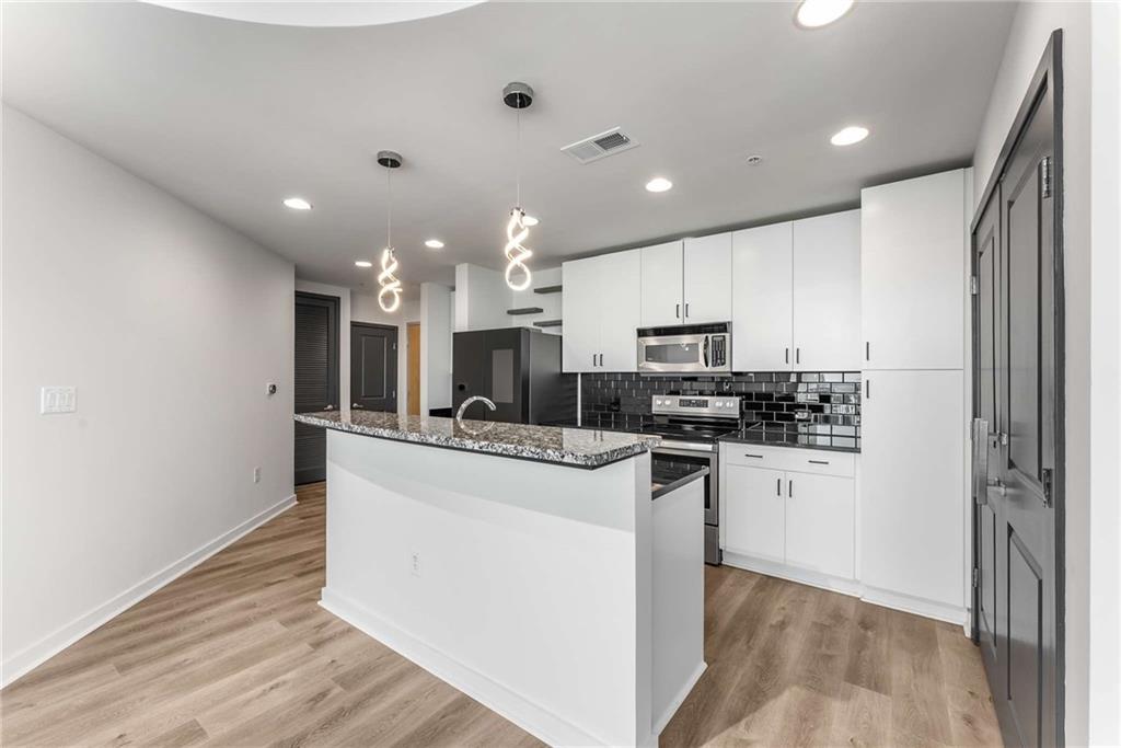 860 Peachtree Street NE Unit 2118