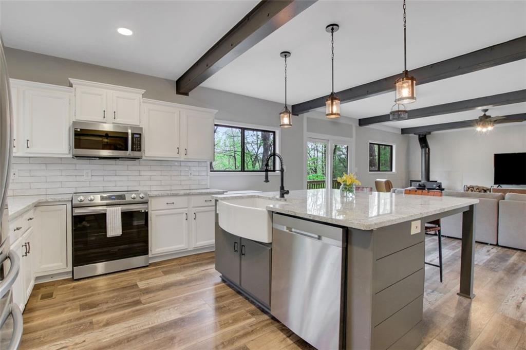 222 WHITE EAGLE Drive
