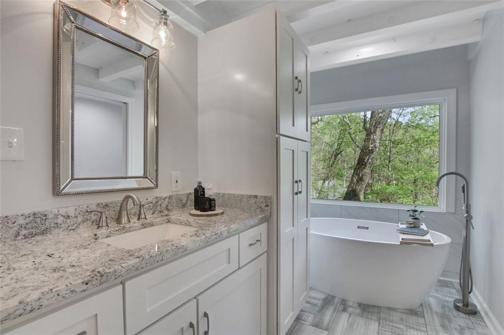 222 WHITE EAGLE Drive