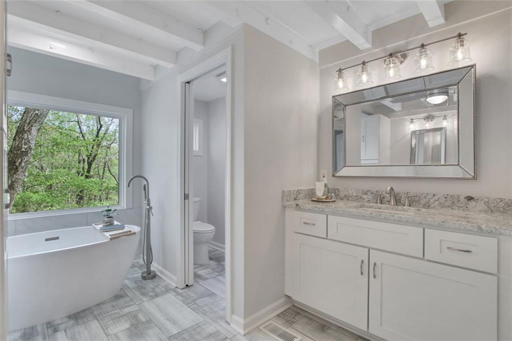 222 WHITE EAGLE Drive