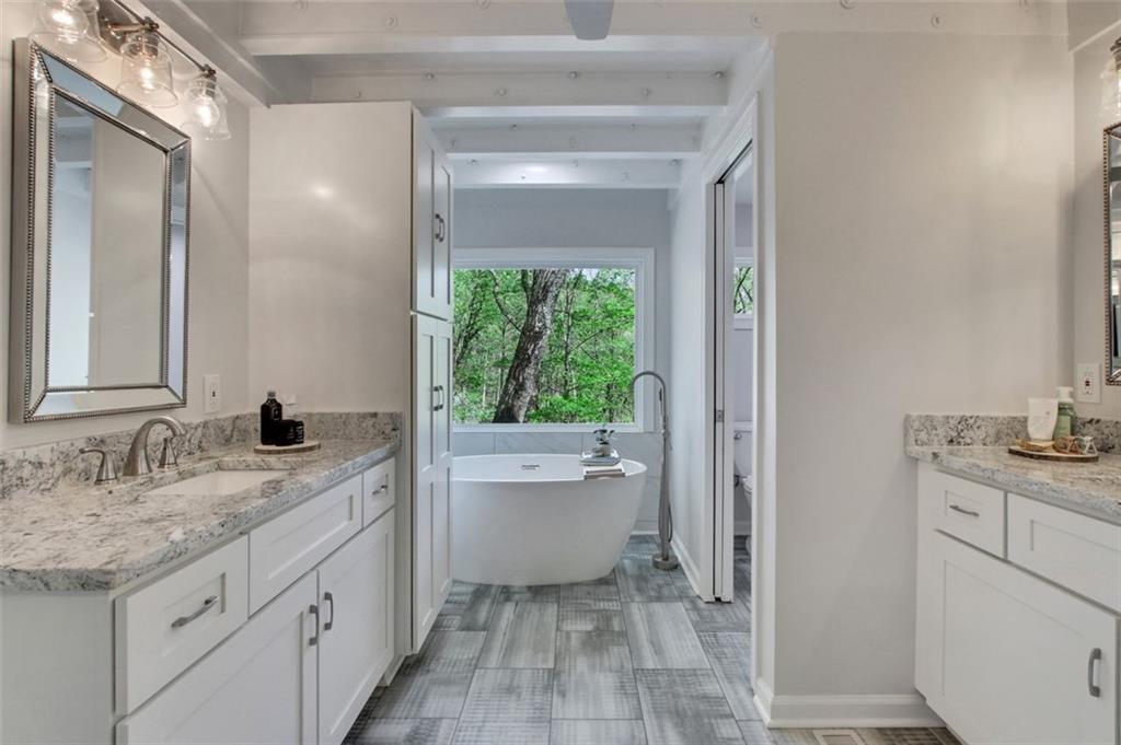 222 WHITE EAGLE Drive