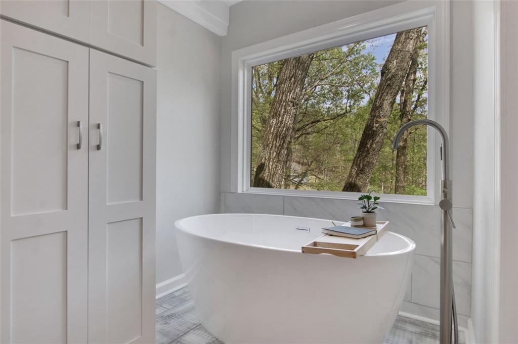 222 WHITE EAGLE Drive