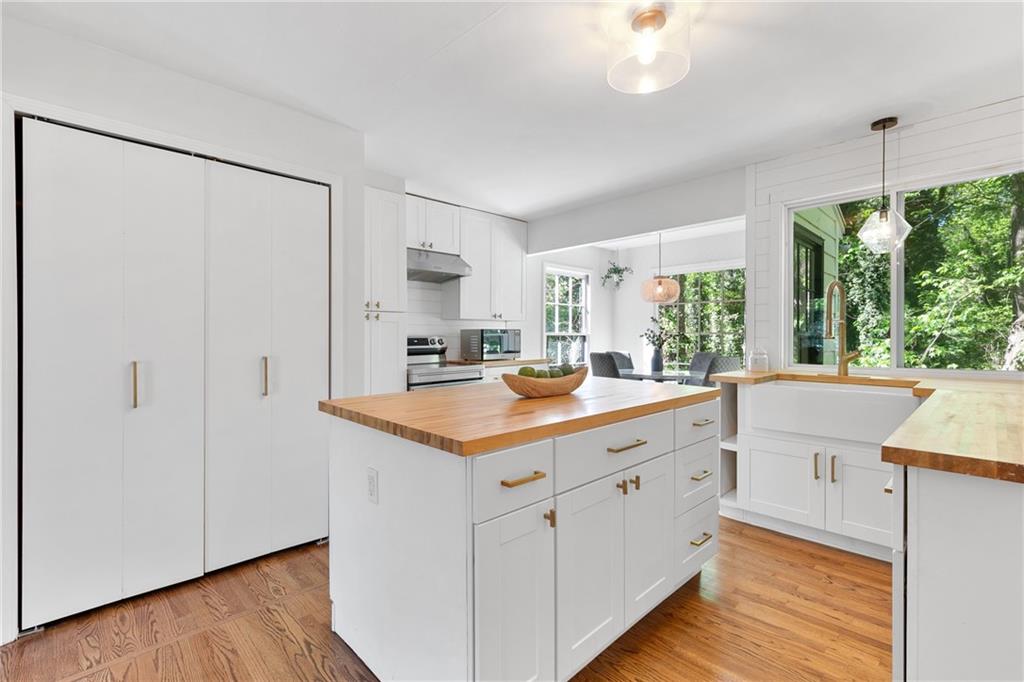 2212 Brookfield Drive