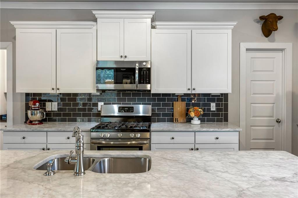2136 Oak Knob Drive