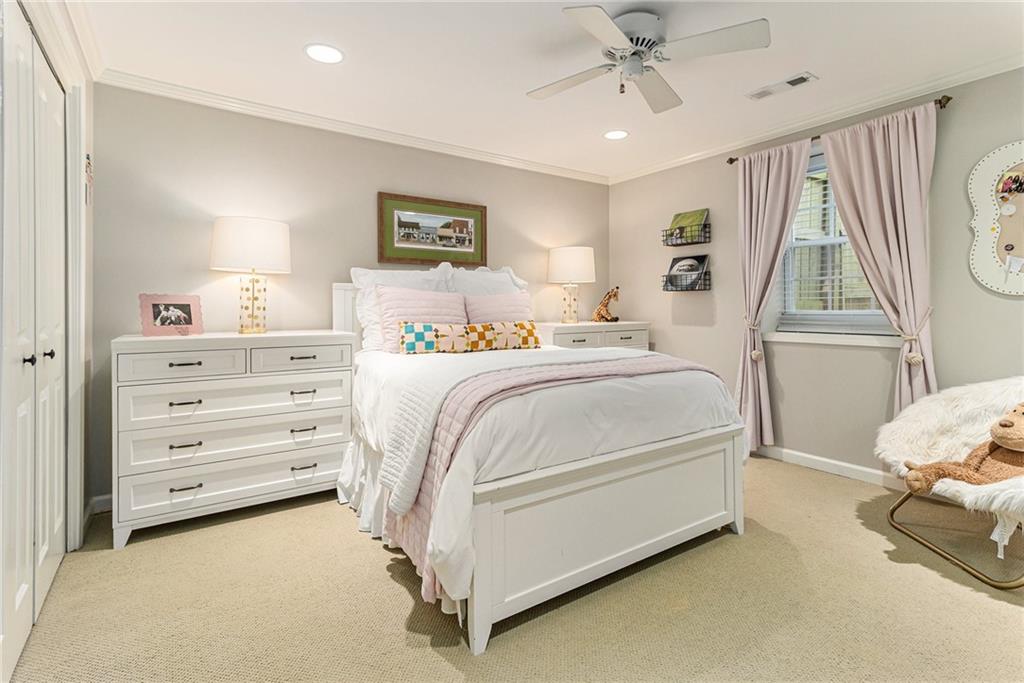 825 Loridans Circle NE