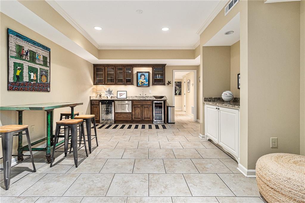 825 Loridans Circle NE