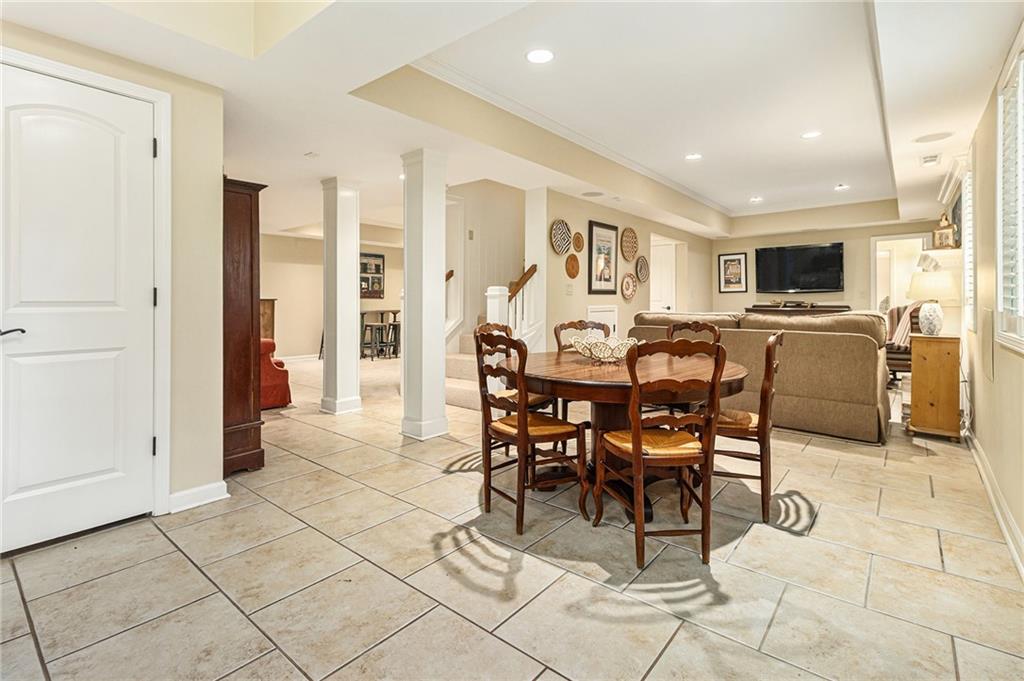 825 Loridans Circle NE