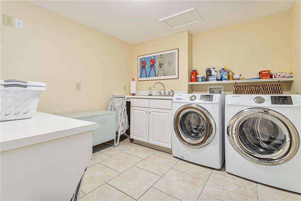 825 Loridans Circle NE