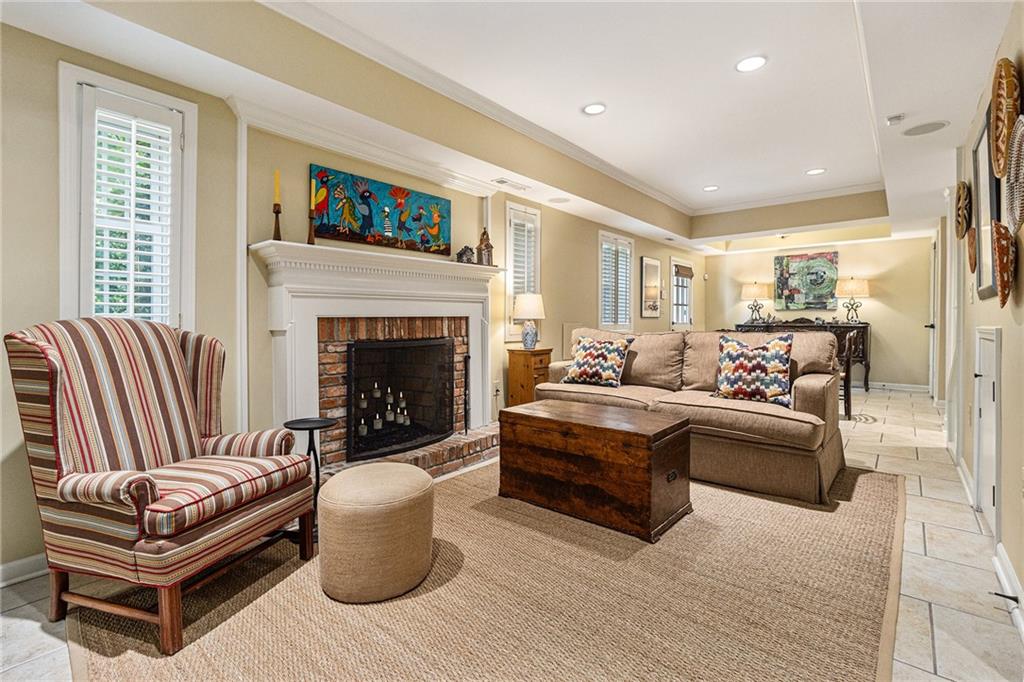 825 Loridans Circle NE