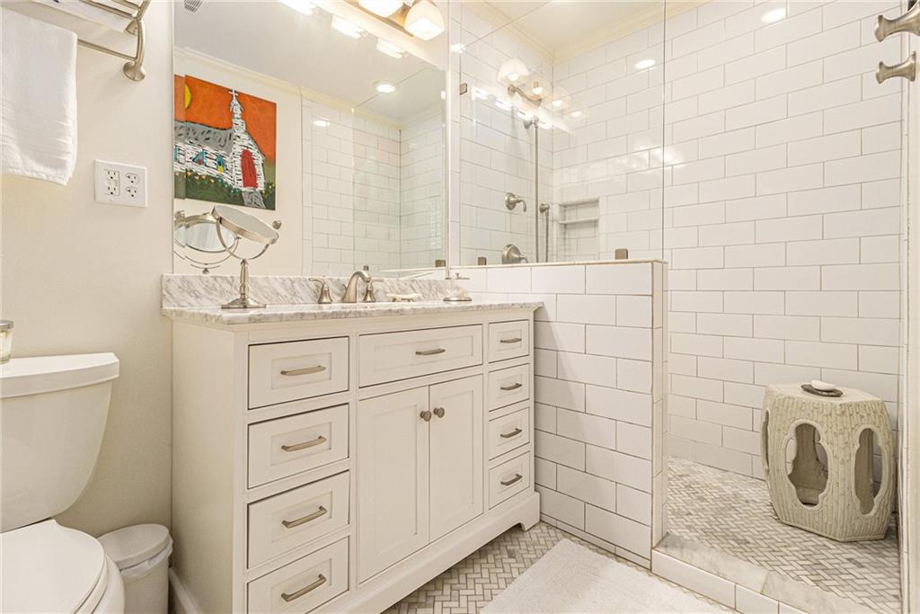 825 Loridans Circle NE