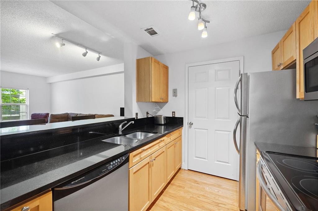 1075 Peachtree Walk NE Unit A204