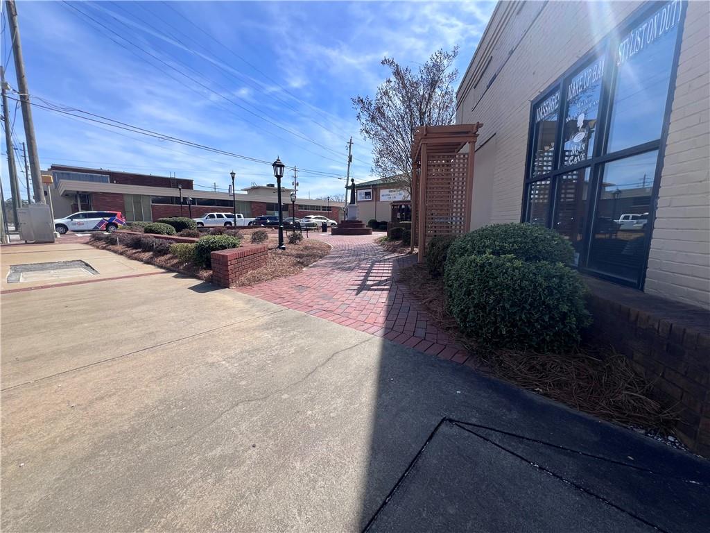 5846 Love Street