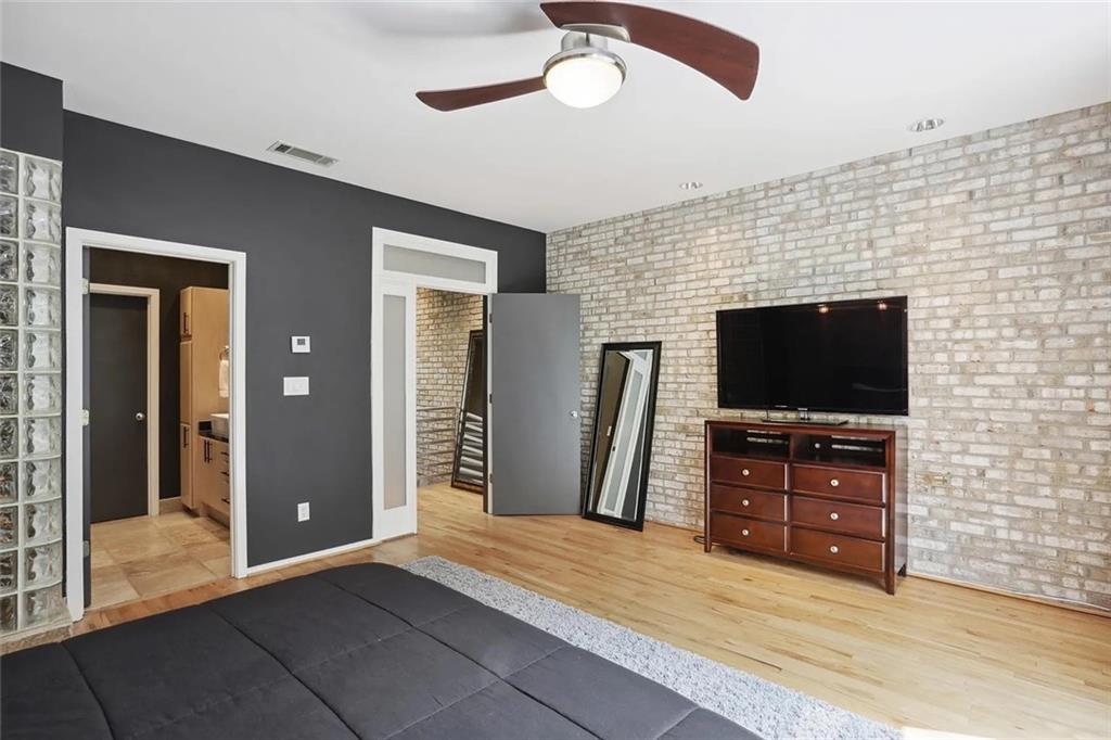 1323 Peachtree View NE
