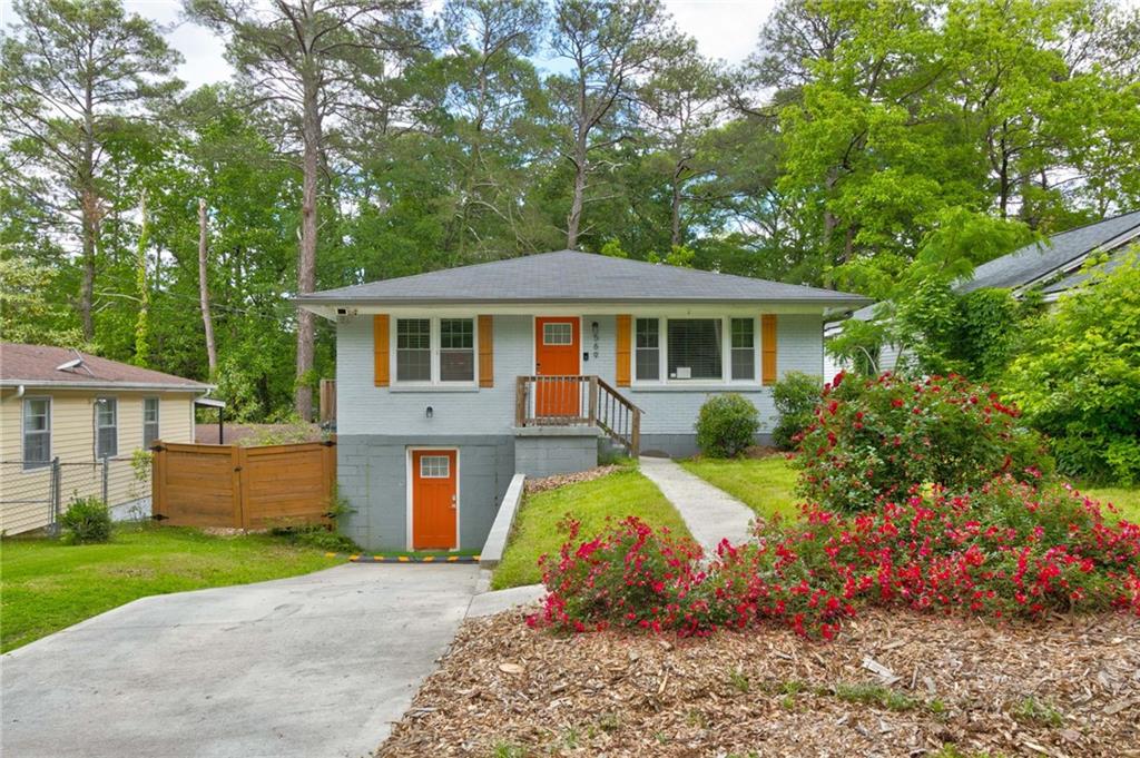 569 Woods Drive NW