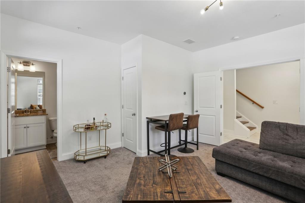 600 Luckett Court