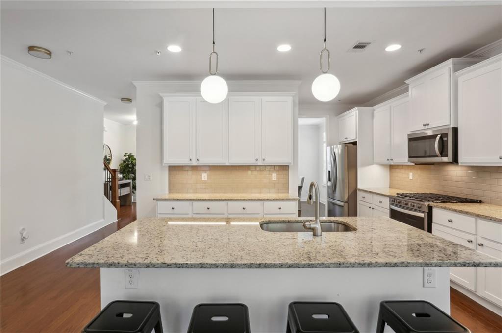 600 Luckett Court